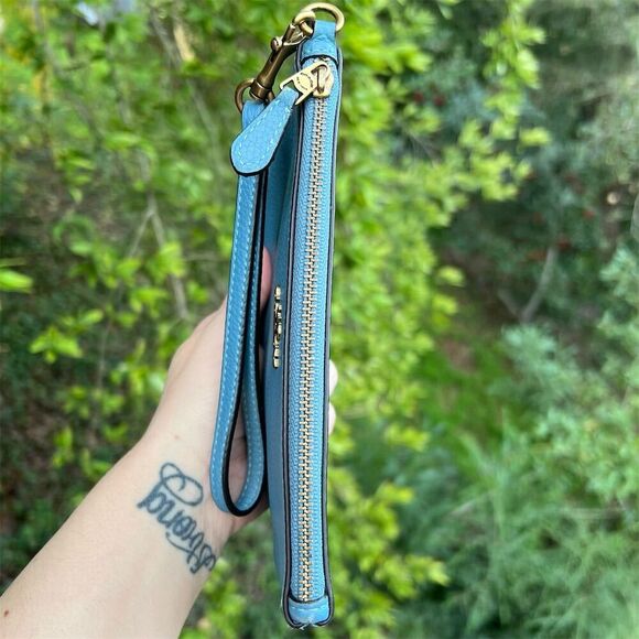 COACH Women's Small Wristlet Blue Pebble Leather w Gold Hardware 22952 AUTHENTIC - Picture 5 of 12